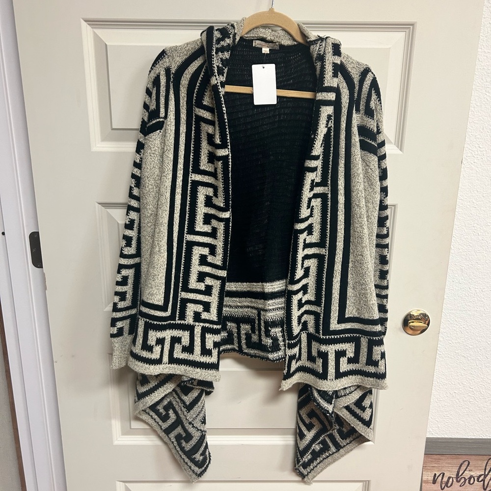 🛍️ Wishlist ladies size M/L cream black hooded cardigan